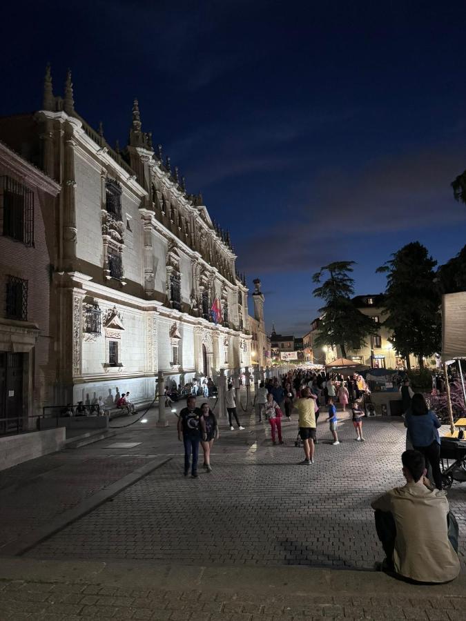 Sonar En La Plaza Cervantes 1 Alcalá de Henares Exterior photo